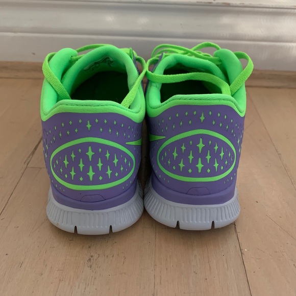 Nike Free 4.0 V2 - Picture 2 of 5